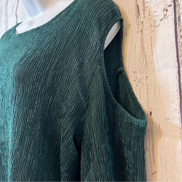 H&M Women's forest green bell Sleeve cold shoulder long sleeve blouse size med - Picture 4 of 13